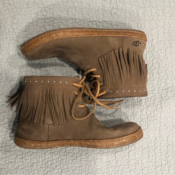 UGG ALEXIA DARK CHESTNUT NUBUCK LEATHER FRINGE STUDDED MOCCASIN ANKLE BOOTS SZ 6 - Picture 7 of 9